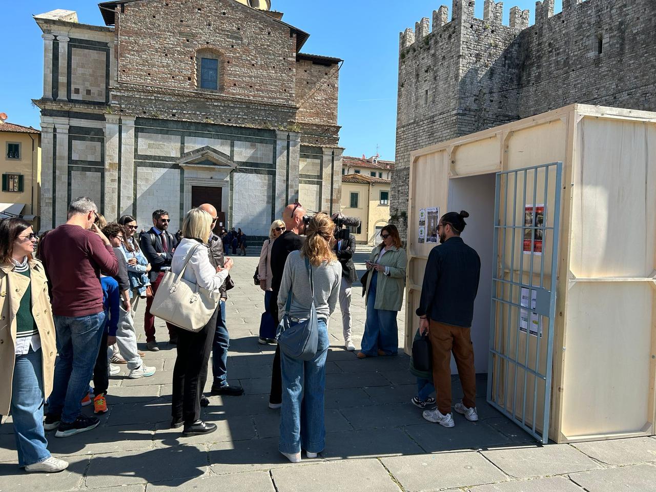 
	La riproduzione della cella carceraria in piazza delle Carceri

