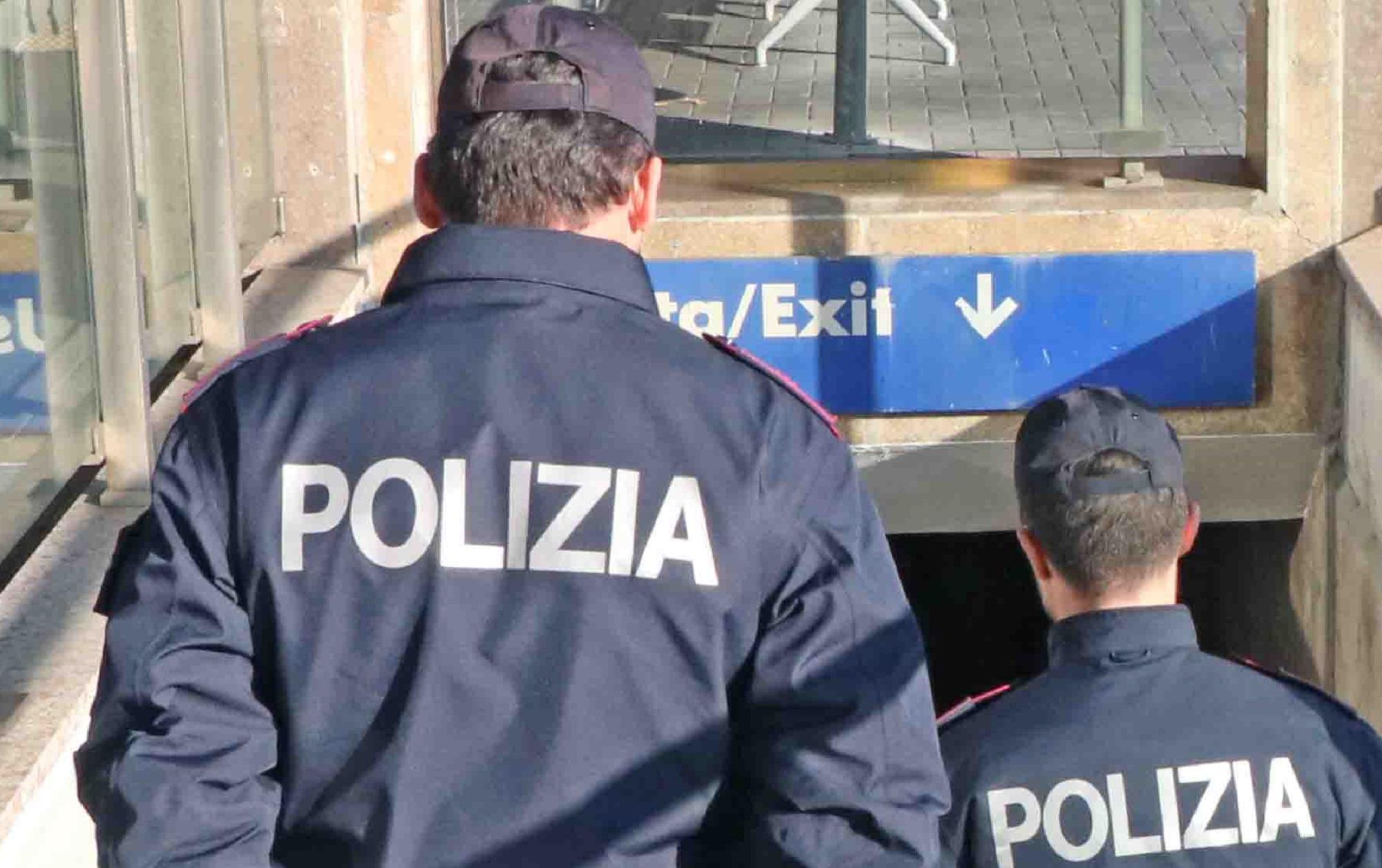 Due agenti della polfer (foto d'archivio)
