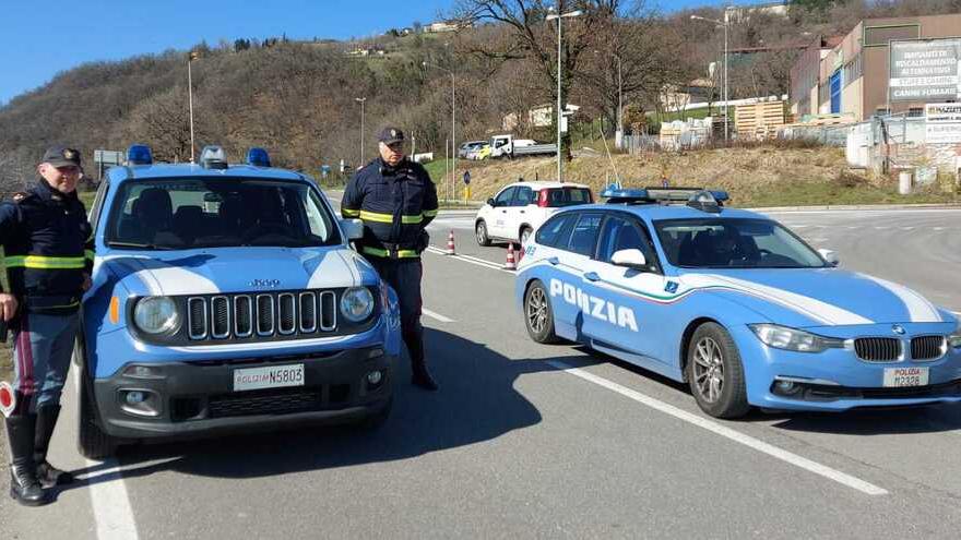 Per la Stradale di Modena 16.200 multe in un anno: sorpresi 138 ubriachi alla guida