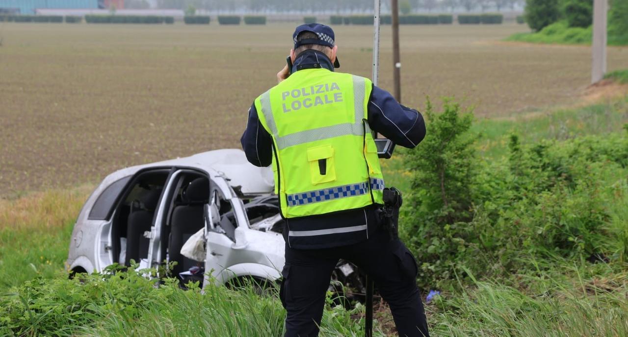
	L'auto distrutta (Foto Luigi Esposito)


