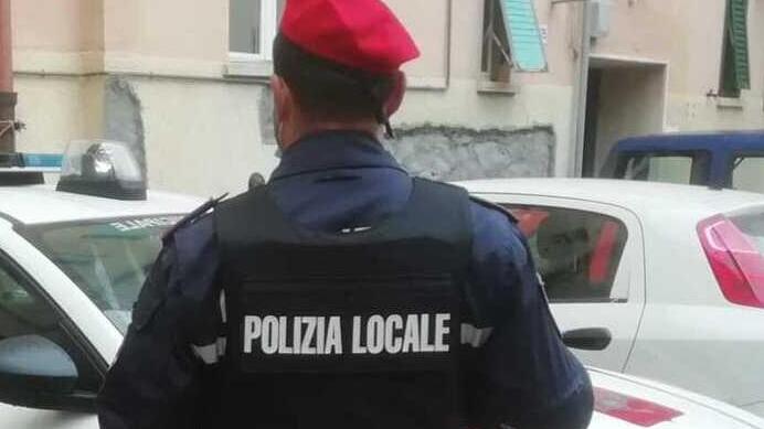 Vada, arrivano nella casa al mare ed è occupata: sporco in ogni stanza e arredi rovinati