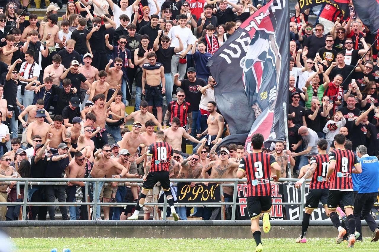 Lucchese, è qui la festa: vittoria sul Perignano e promozione in D. Chi sono i principali artefici del trionfo – Video