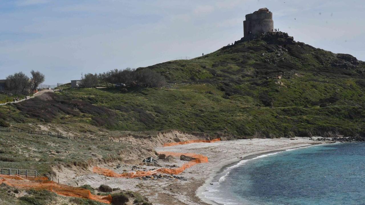 Costa devastata dalle mareggiate: estate a rischio – Ecco dove