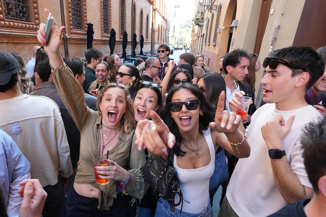 Reggio Emilia fa il pieno di vita: tra cappelletti, soft clubbing e sport in piazza