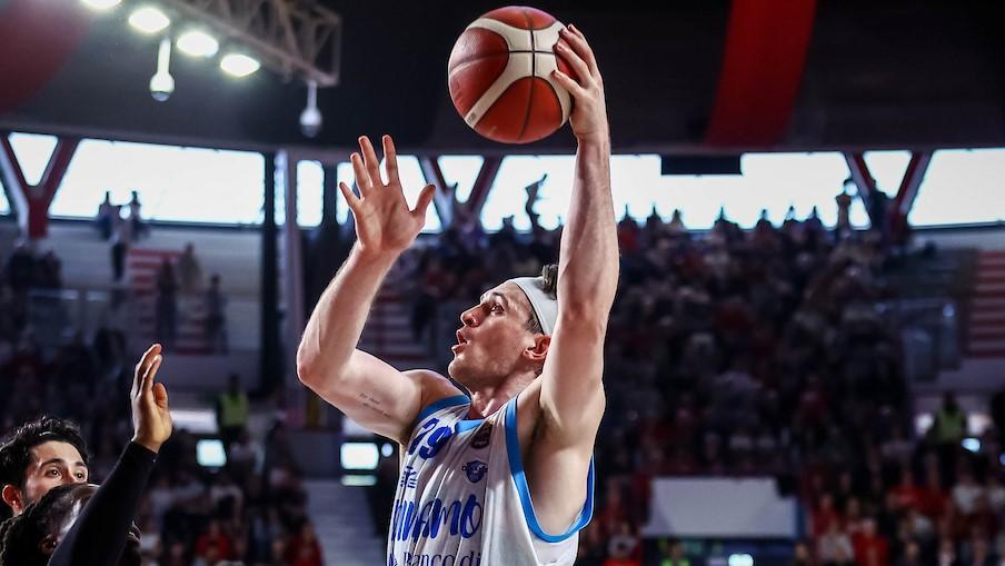 La Dinamo perde all’ultimo secondo la sfida salvezza di Varese