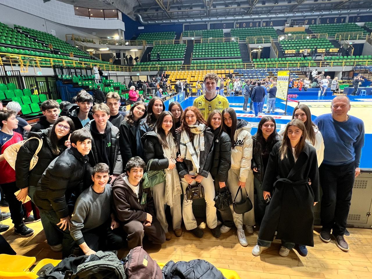 
	Gli studenti con Pardo Mati al PalaPanini

