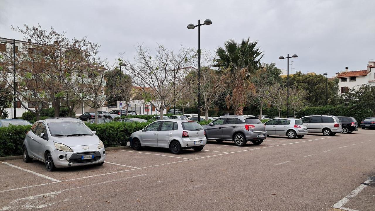 Olbia, dietro il parco un market degli autoricambi clandestini: cresce l’allarme