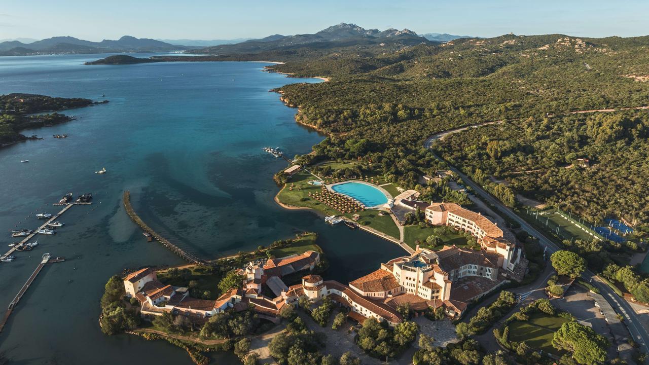 Panorami mozzafiato e eleganza senza tempo, in Costa Smeralda riapre il Cala di Volpe – Ecco quando