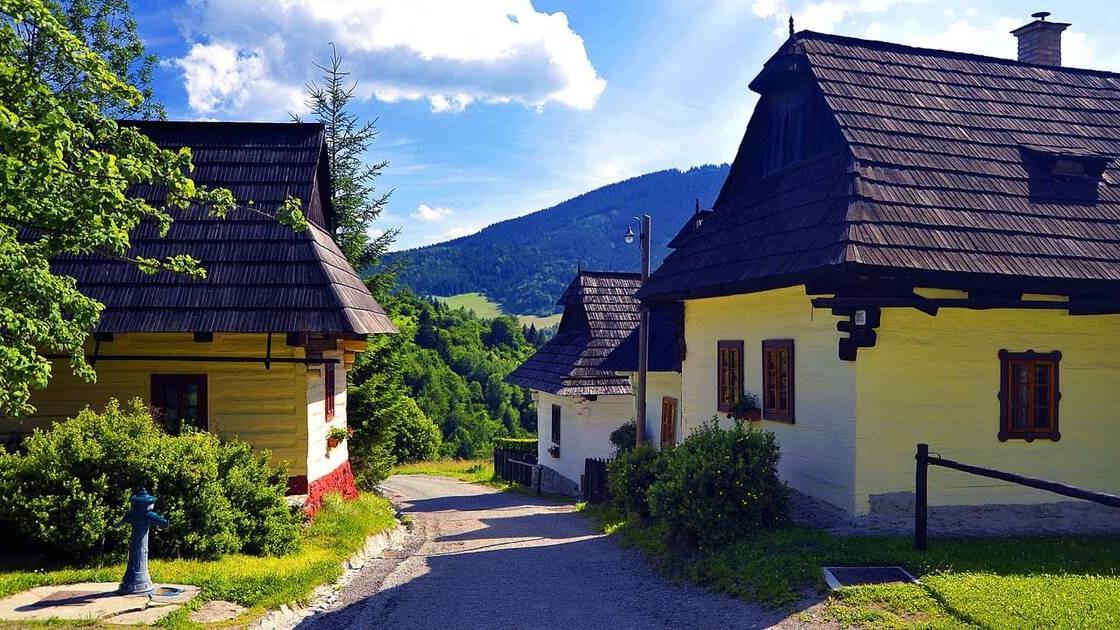 Vuole uscire dall’Unesco per overtourism: il caso del villaggio con 10 abitanti e 100mila turisti – Ecco dove