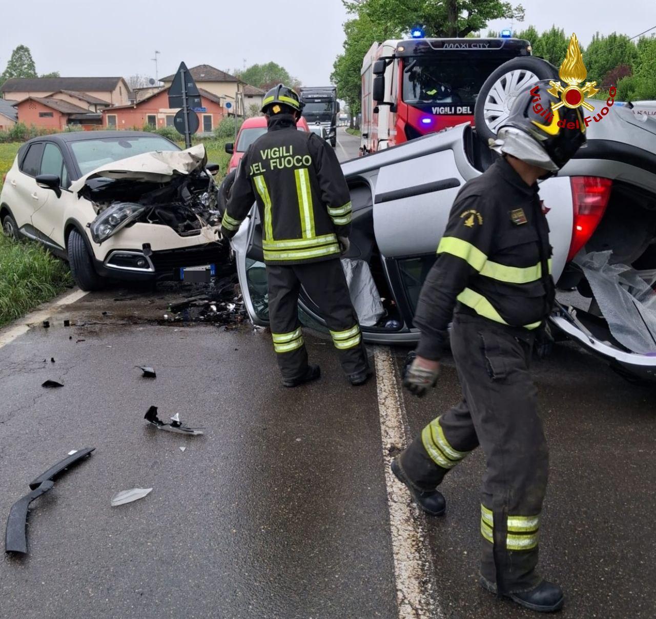 Scontro tra due auto a Zurco: due persone ferite
