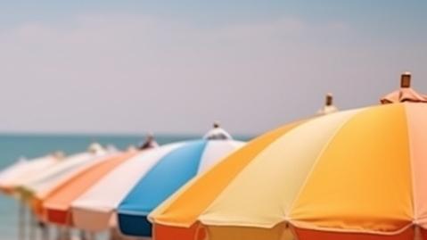 Massa, ferita da un ombrellone finisce al pronto soccorso: 57enne di Prato ottiene il risarcimento