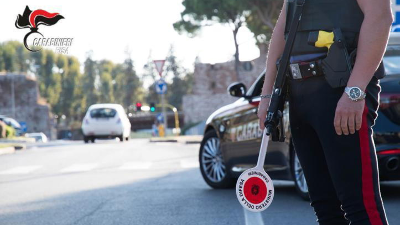 Pisa, anziano si tocca i genitali davanti a due ragazzine: arrestato