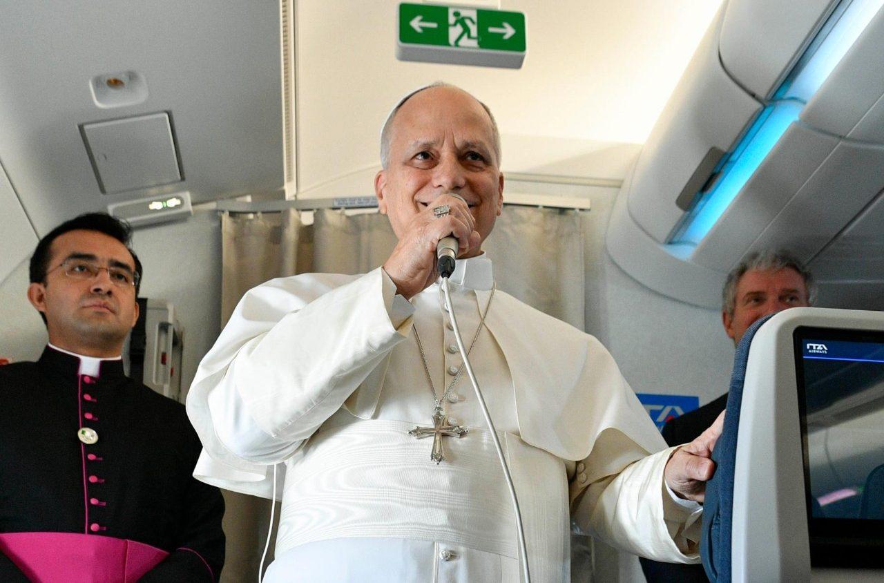 Papa Leone replica a Trump: «Non sono un politico, parlo di Vangelo. Ai leader del mondo dico: basta guerre»