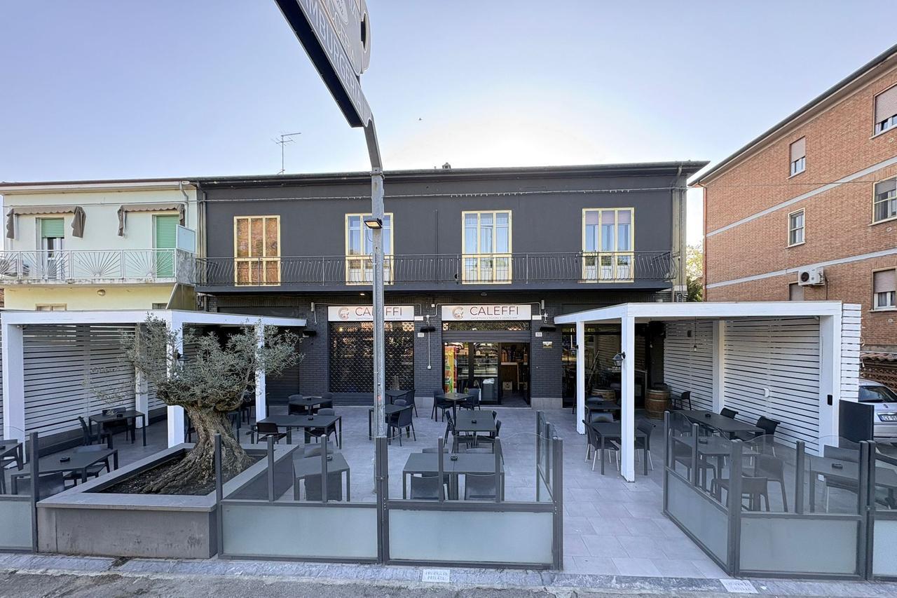 Ferrara, il bar Caleffi torna in grande stile: nuova gestione in via Canapa