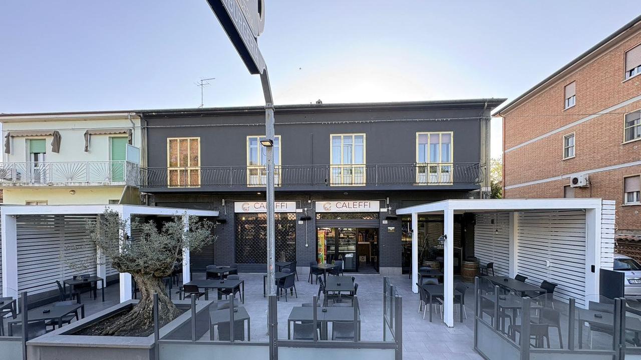 Ferrara, il bar Caleffi torna in grande stile: nuova gestione in via Canapa