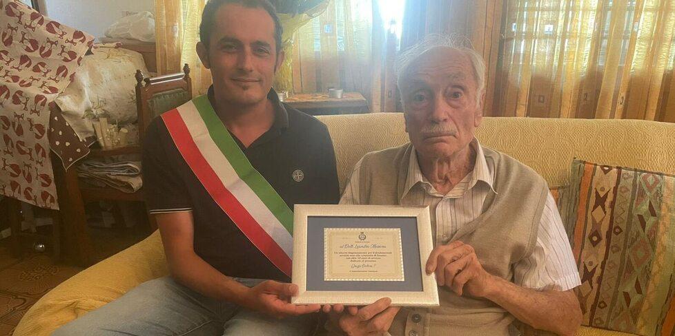 
	La targhetta per i 50 anni di servizio

