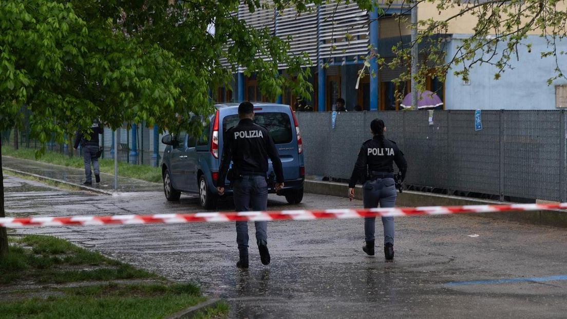 La polizia in via Corni per le indagini