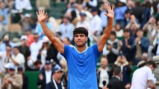 Alcaraz a Barcellona per ritrovare il feeling, battuto Virtanen 6-4 6-2: riprende la caccia al numero 1