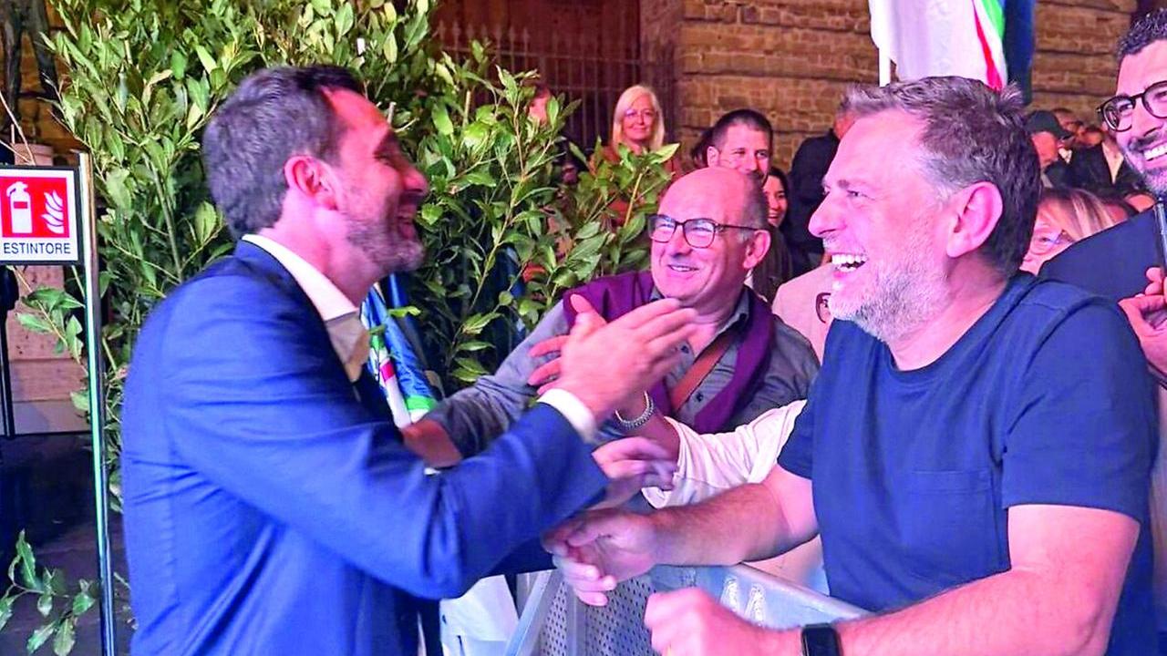 Gianluca Banchelli (a destra) con Alessandro Tomasi durante la campagna elettorale delle regionali