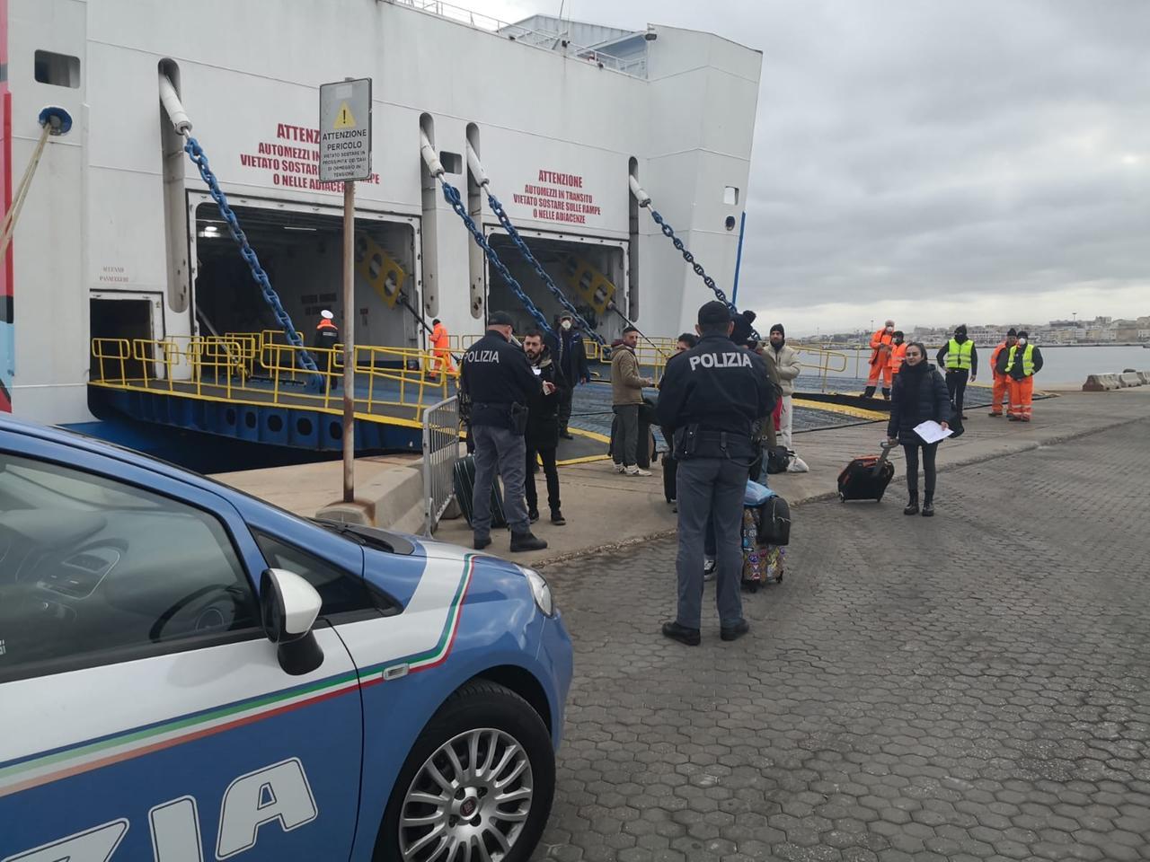 Sbarca a Porto Torres e viene arrestato: deve scontare 6 anni per violenza sessuale