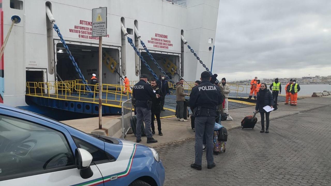 Porto Torres agenti della polizia al porto