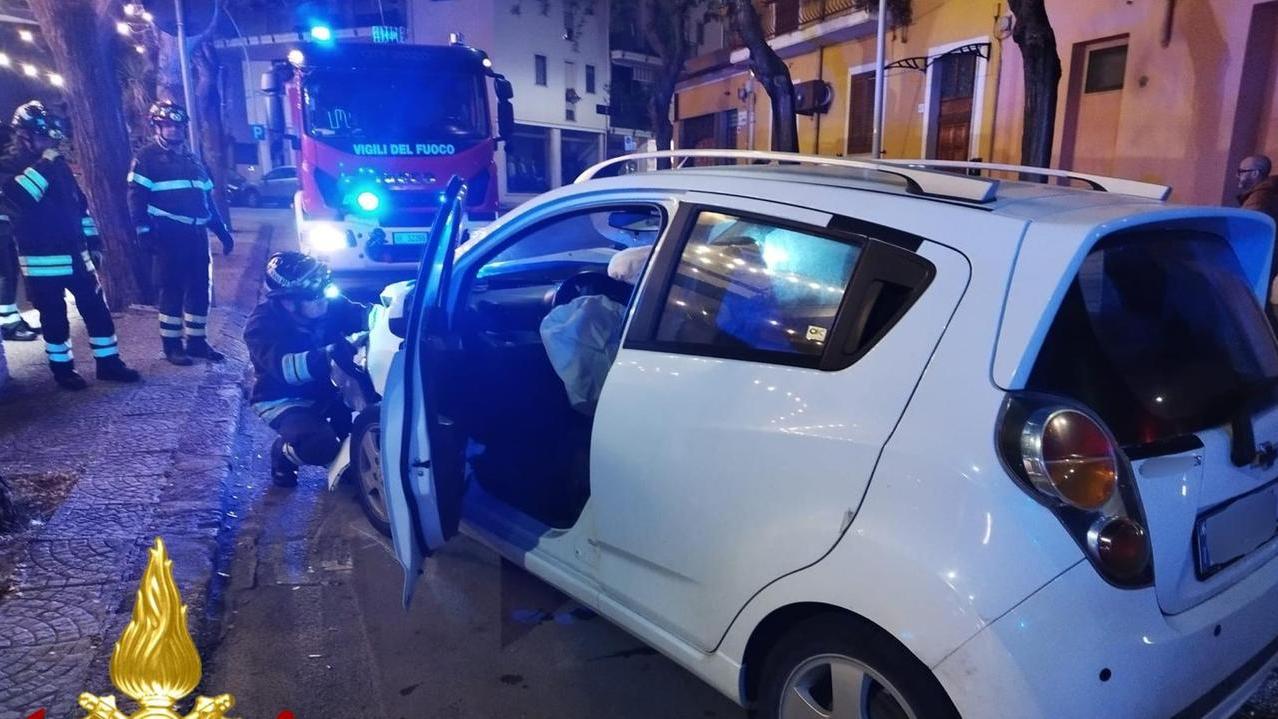 Alghero, scontro all’incrocio fra due auto: un ferito