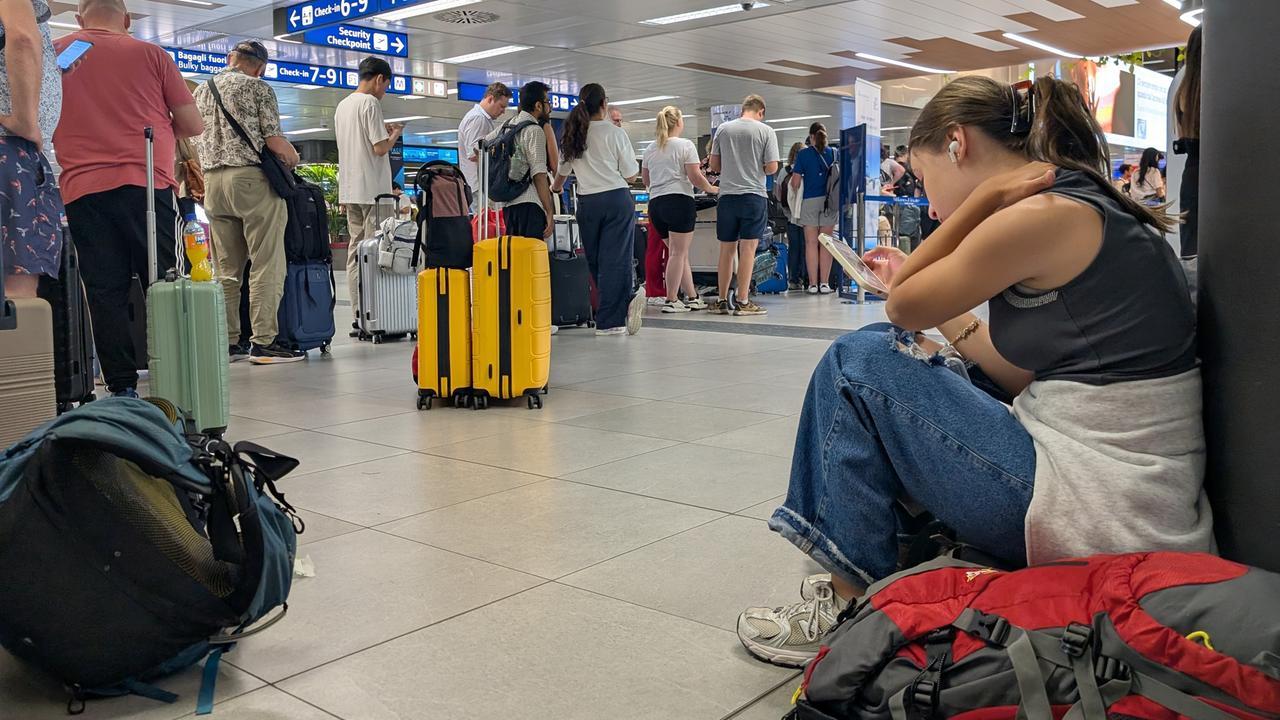 Caro carburante, Aeroitalia chiama il Ministero: «Subito un vertice per salvare i voli sardi, la Continuità è a rischio»