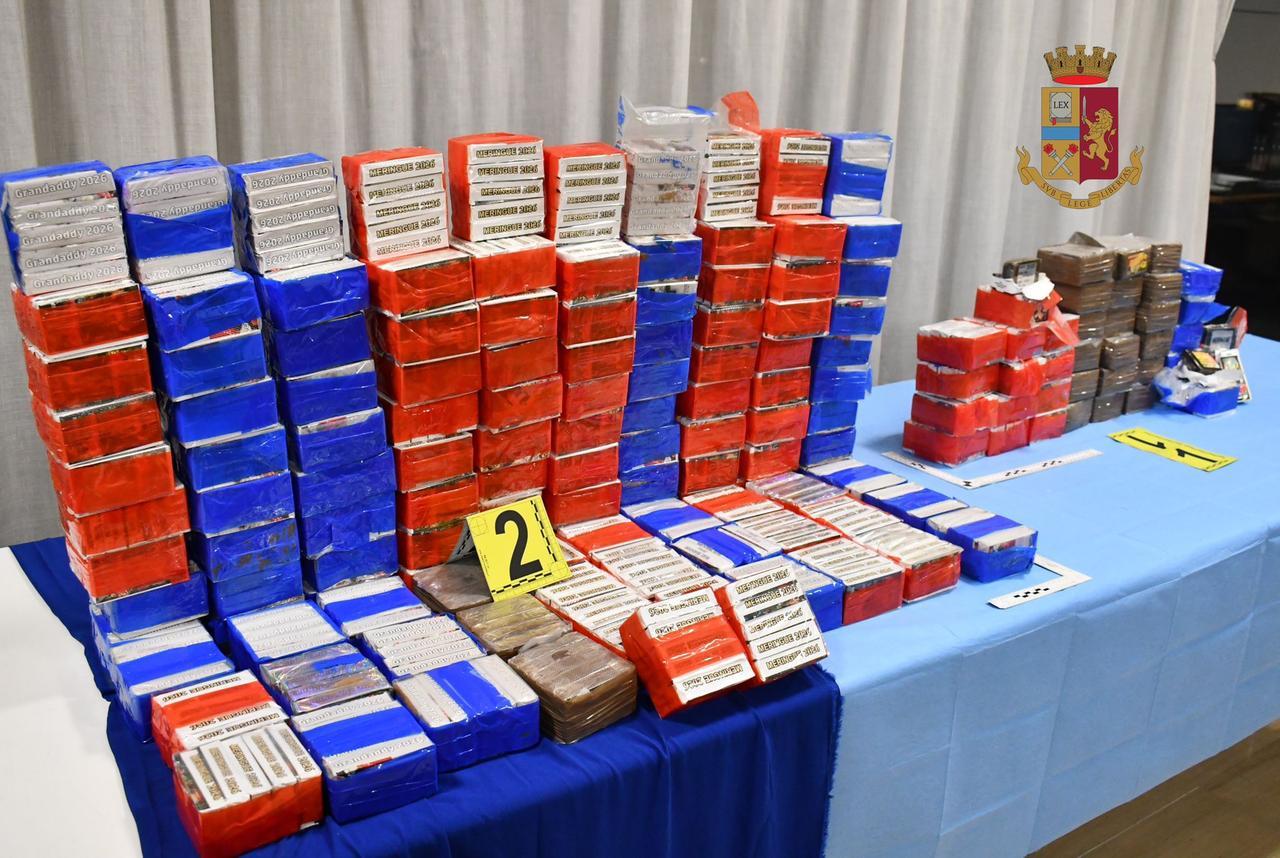 
	I panetti di hashish sequestrati dalla squadra mobile di Prato

