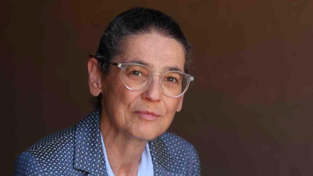 La poetessa Anna Segre a Sassari: «I figli non sono mai davvero liberi dalle aspettative dei genitori»