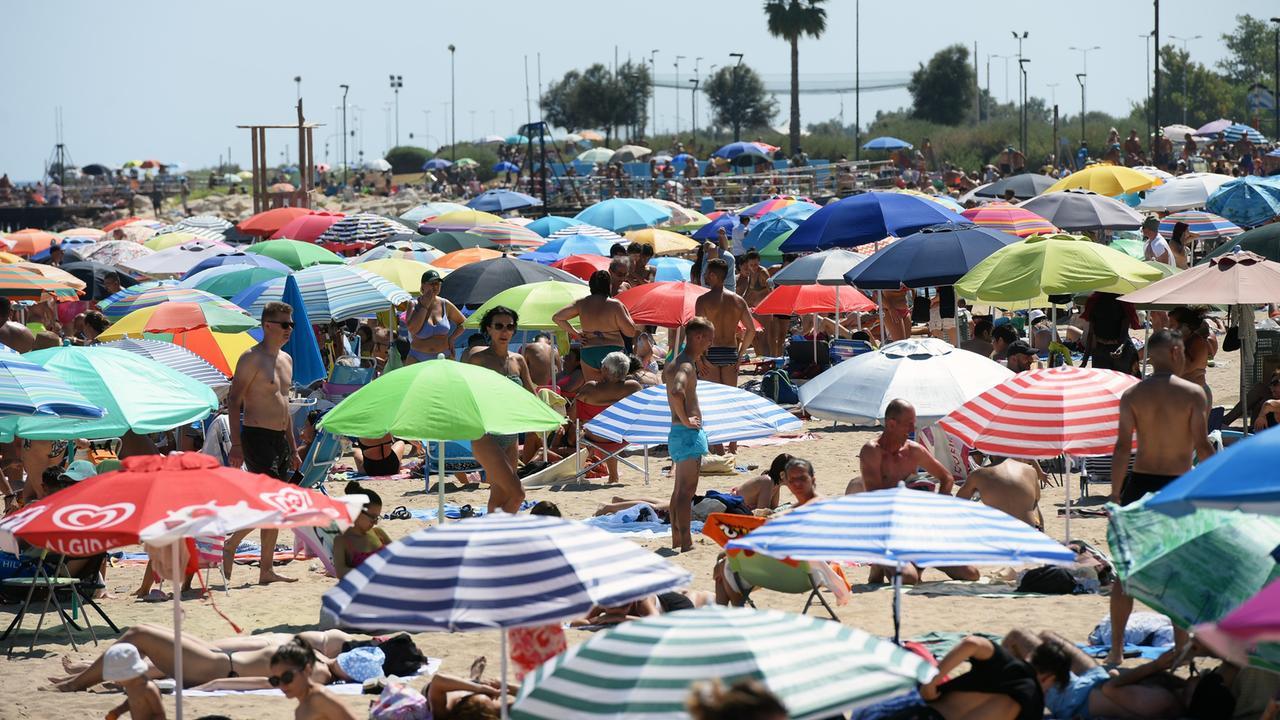 Addio piogge, l’estate bussa alle porte: weekend rovente con punte di 30 gradi nell’isola – Le previsioni