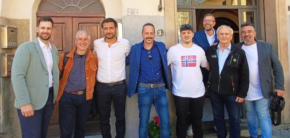 
	Giulio Nanni (quarto da destra) durante la visita di amministratori e rappresentanti delle associazioni di categoria

