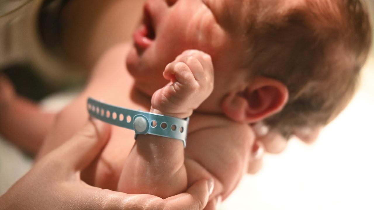 Bonus nuovi nati al via, fino a 1.000 euro a famiglia: come fare domanda e requisiti