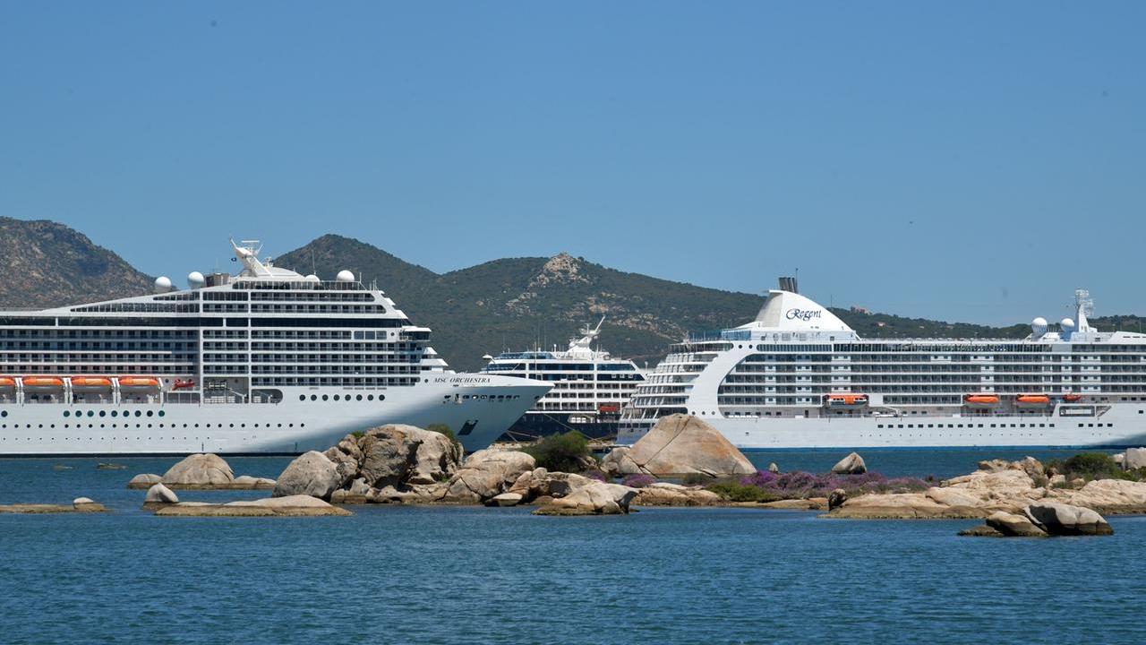 Navi da crociera ormeggiate all'Isola Bianca ad Olbia