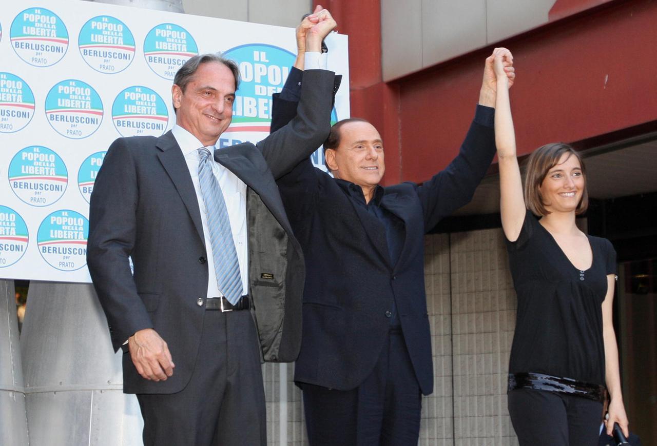 
	Roberto Cenni con Silvio Berlusconi e Cristina Attucci durante la campagna elettorale del 2009

