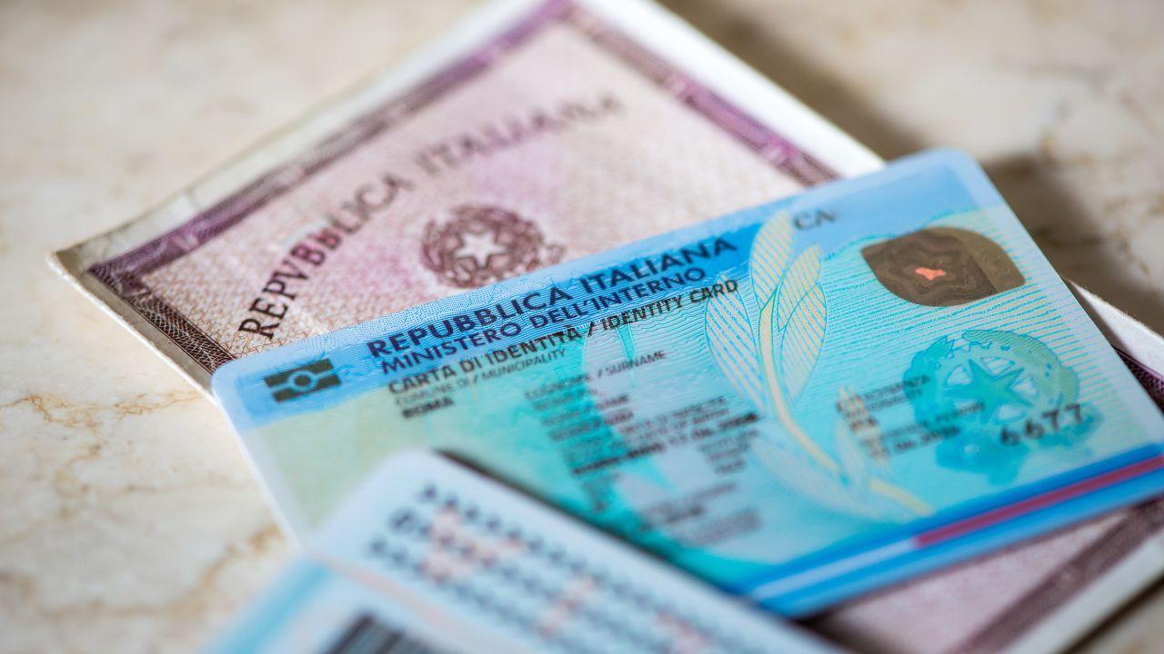 Nuova carta d’identità elettronica: quando scade la cartacea e come prenotarla per averla subito