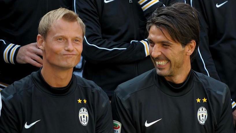 Alex Manninger e Gianluigi Buffon sulla panchina della Juve