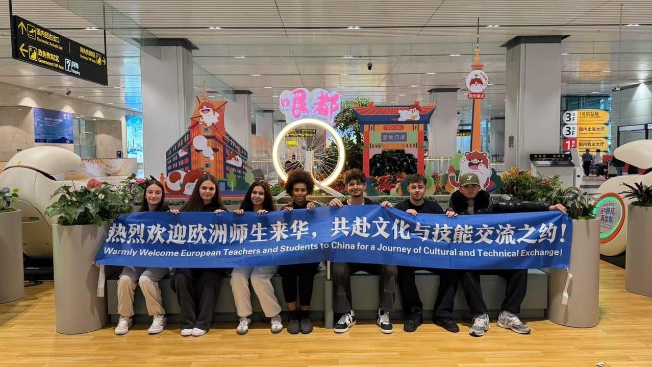 Storia dei modenesi in Oriente