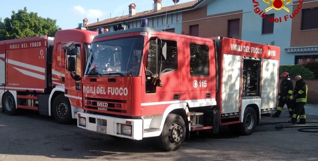 Incendio in una villetta a schiera a Castelnuovo