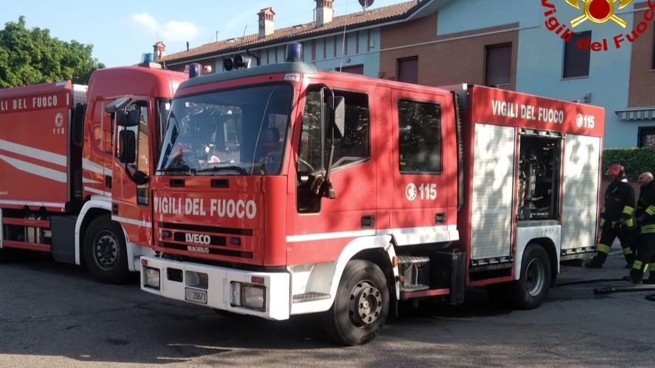 I vigili del fuoco in via Pirandello