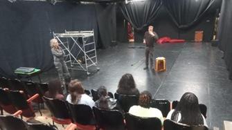 Il coccodrillo come fa? La proposta di Tommaso Taddei e la lettura di giovani spettatrici