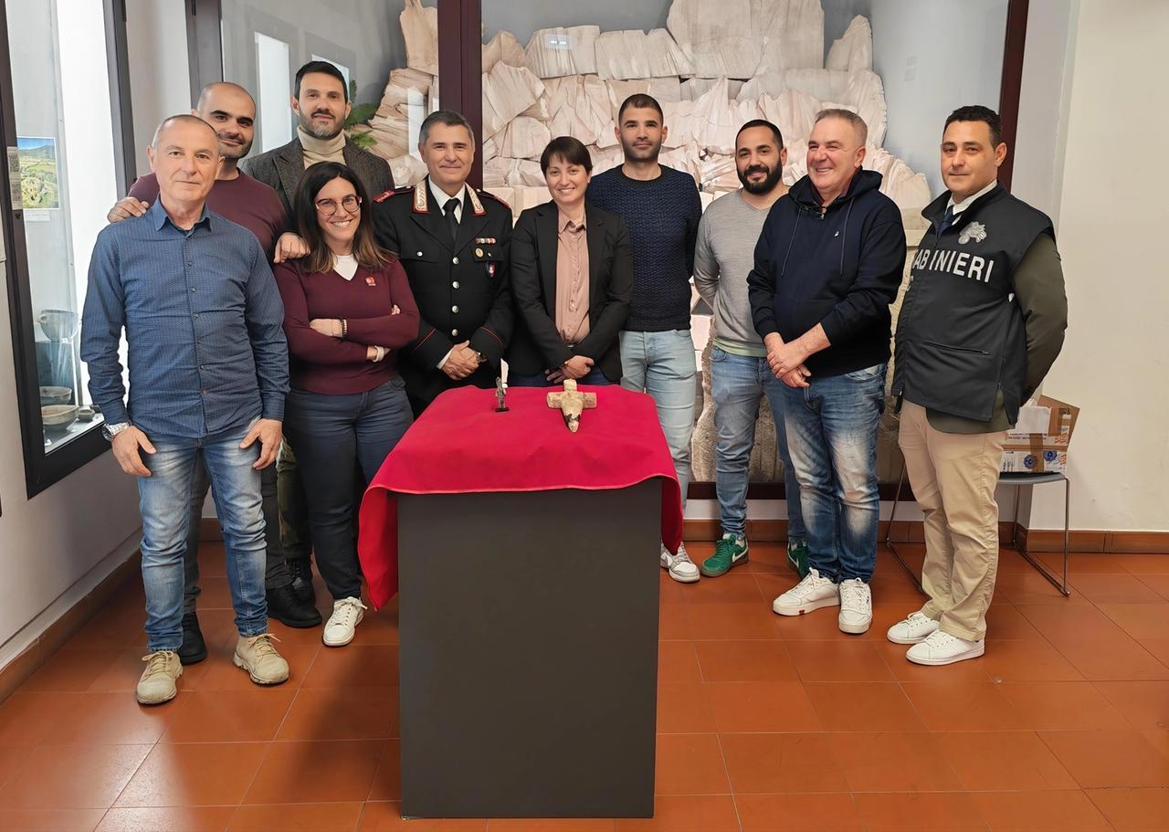 Da New York a Nuoro: restituiti una Dea madre e un bronzetto nuragico