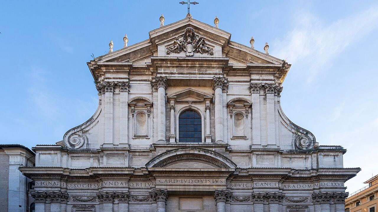 Paura in gita a Roma, crollano delle lastre da un’impalcatura della chiesa di Sant’Ignazio: ferita una studentessa reggiana di 16 anni