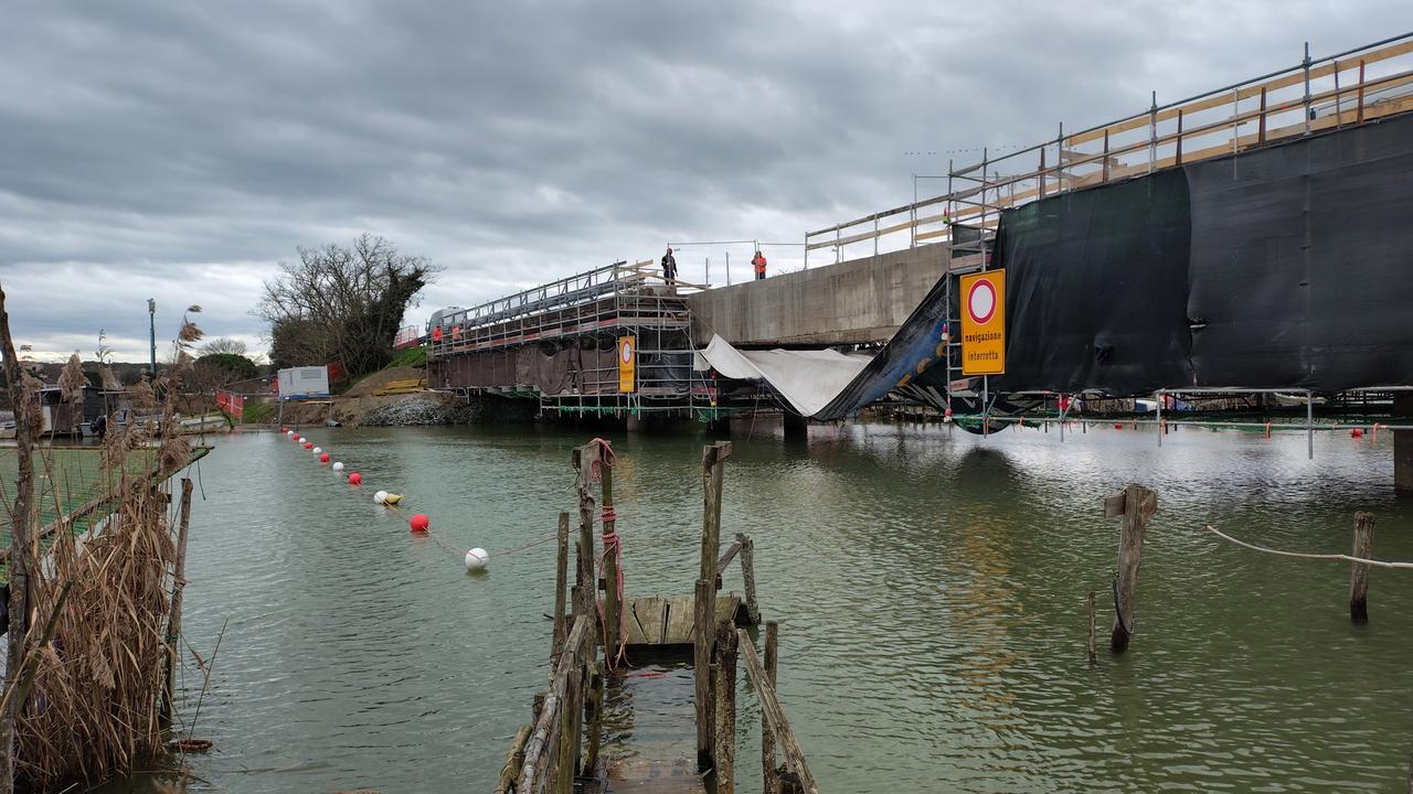 Ponte di Volano. Dopo Pasqua riprendono i lavori, stop al transito sulla passerella: da quando
