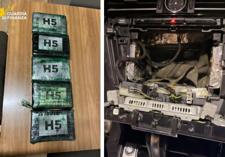 Maxi sequestro al casello dell’A1 a Reggio Emilia, la Guardia di Finanza trova 5 chili di cocaina nascosti in auto