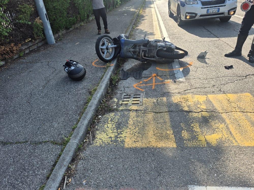 Scontro tra un’auto e uno scooter in via Einstein: grave una donna di 37 anni