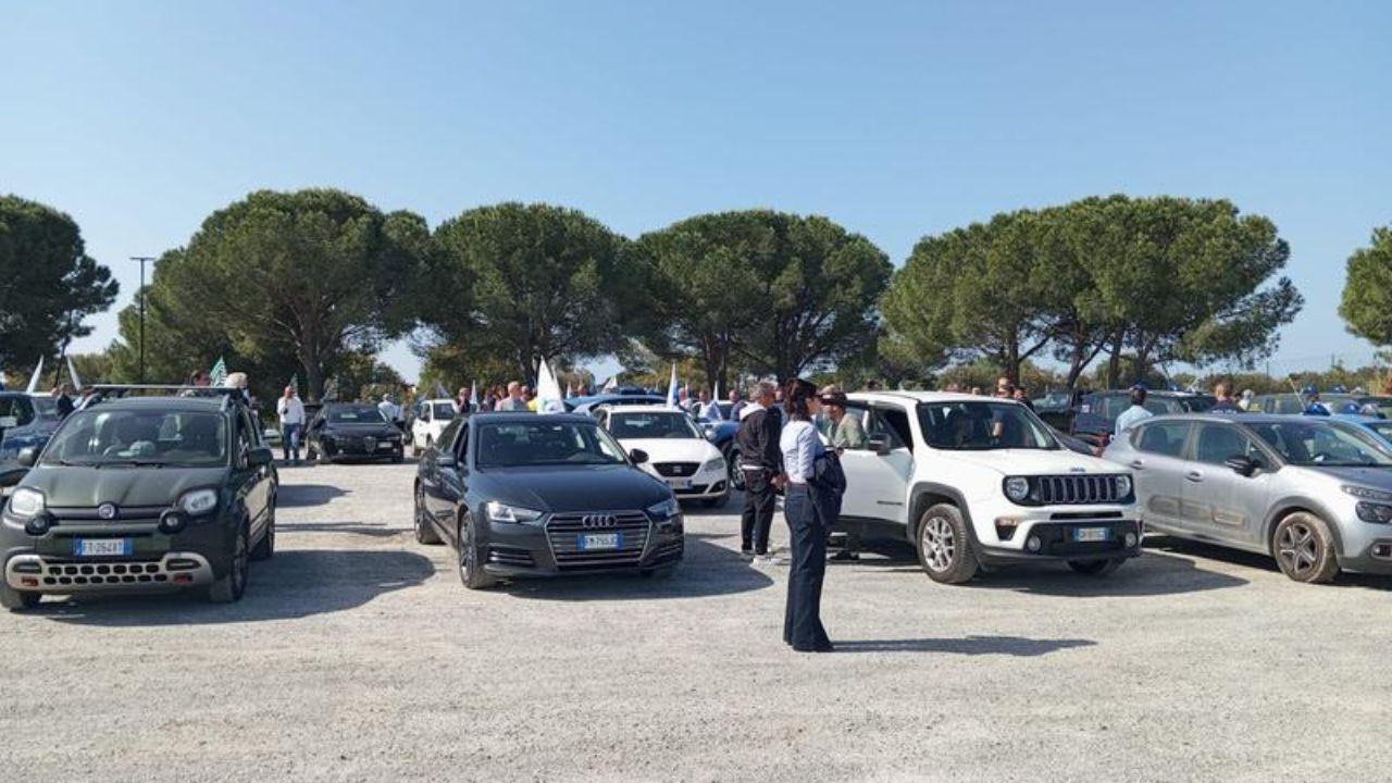 Corridoio Tirrenico, Maremma in marcia: corteo record a Capalbio contro ritardi e pericoli dell’Aurelia – «Basta promesse»