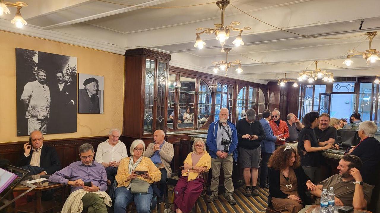 L’Antico Caffè Di Simo a Lucca riapre a suon di musica