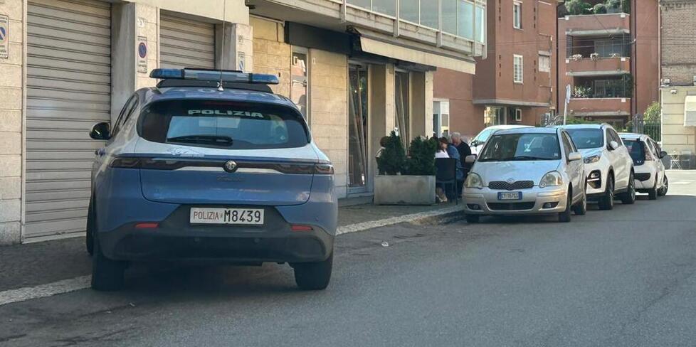 Negoziante aggredito in via Emilia. Spunta  uno spray urticante
