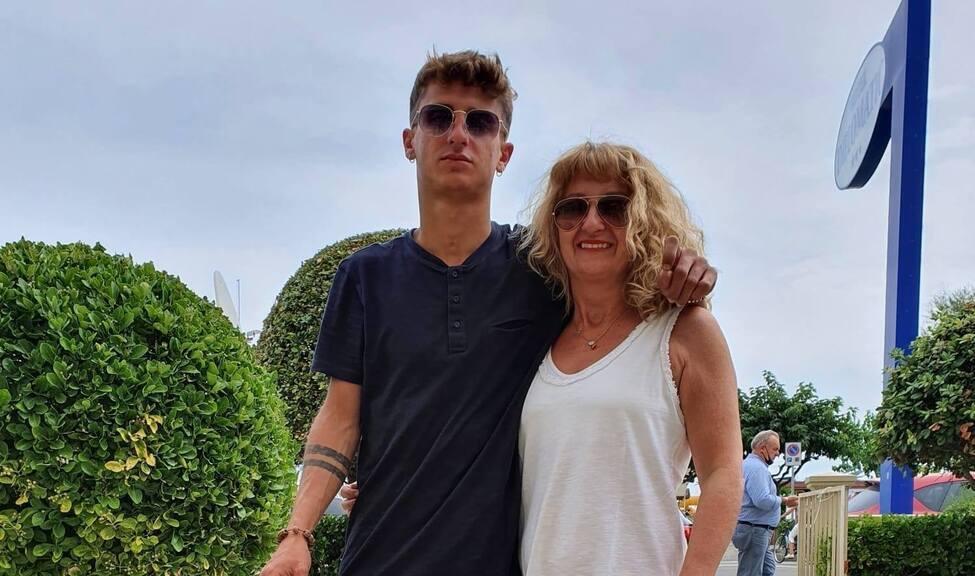
	Alessandro Venturelli in una foto con la mamma Roberta

