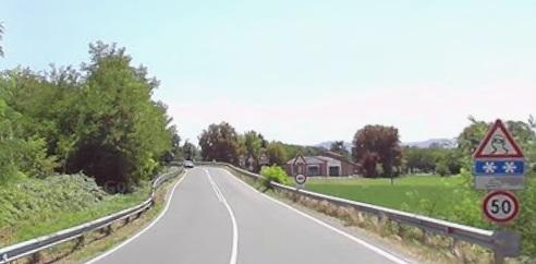 Investe un ciclista e poi scappa. I famigliari: «Aiutateci a trovare quel suv»